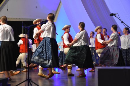 Piąty dzień Tygodnia Kultury Beskidzkiej w Wiśle - występy w wiślańskim amfiteatrze - Zespół Istebna
